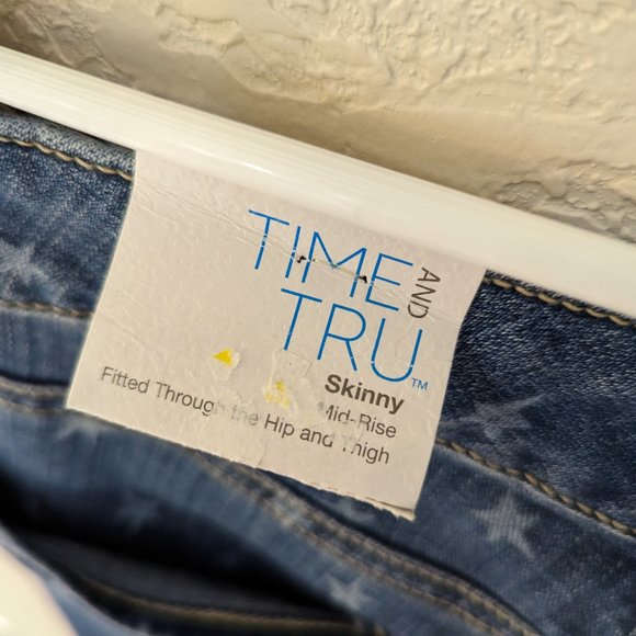 Time and Tru Star Pattern Skinny Mid Rise Jeans Size 14 NWT - Picture 3 of 4